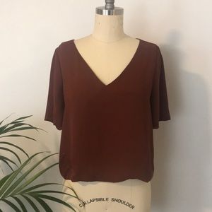 Silk-like v-neck short sleeve blouse
